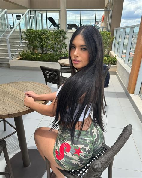 Ester Muniz .